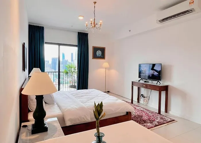 Klcc View With Balcony @ Chambers, Kl Near Lrt Pwtc & Sunway Putra Mall