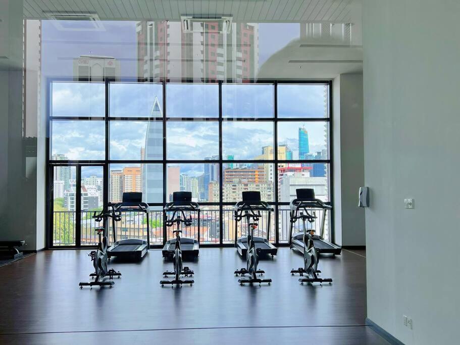 Klcc View With Balcony @ Chambers, Kl Near Lrt Pwtc & Sunway Putra Mall Pangsapuri