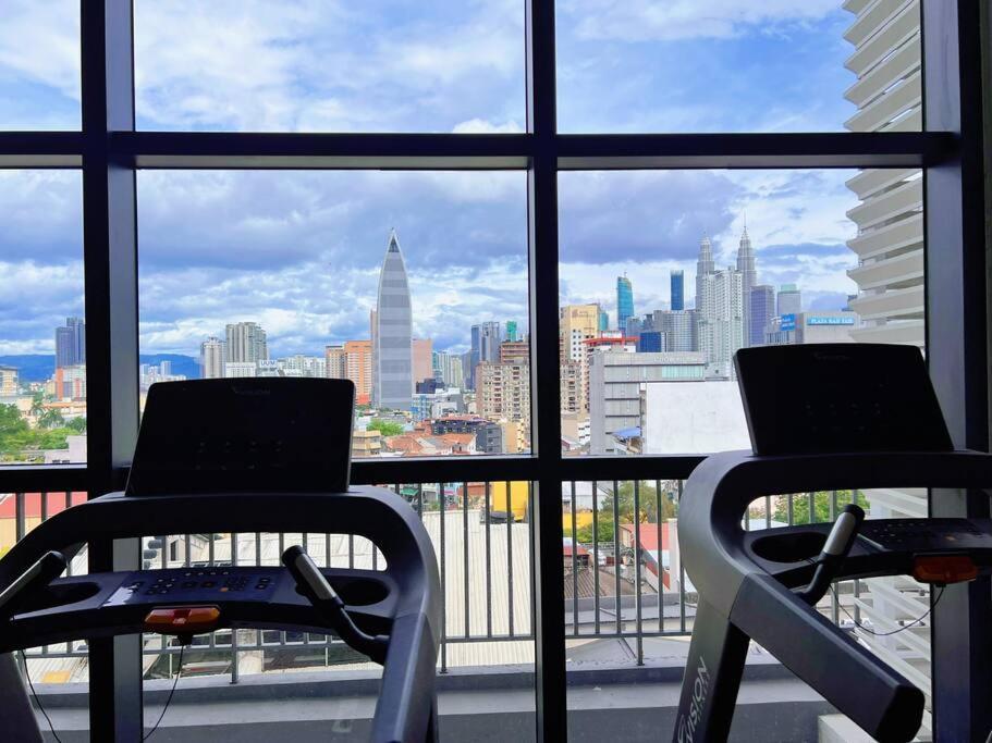 Klcc View With Balcony @ Chambers, Kl Near Lrt Pwtc & Sunway Putra Mall Pangsapuri