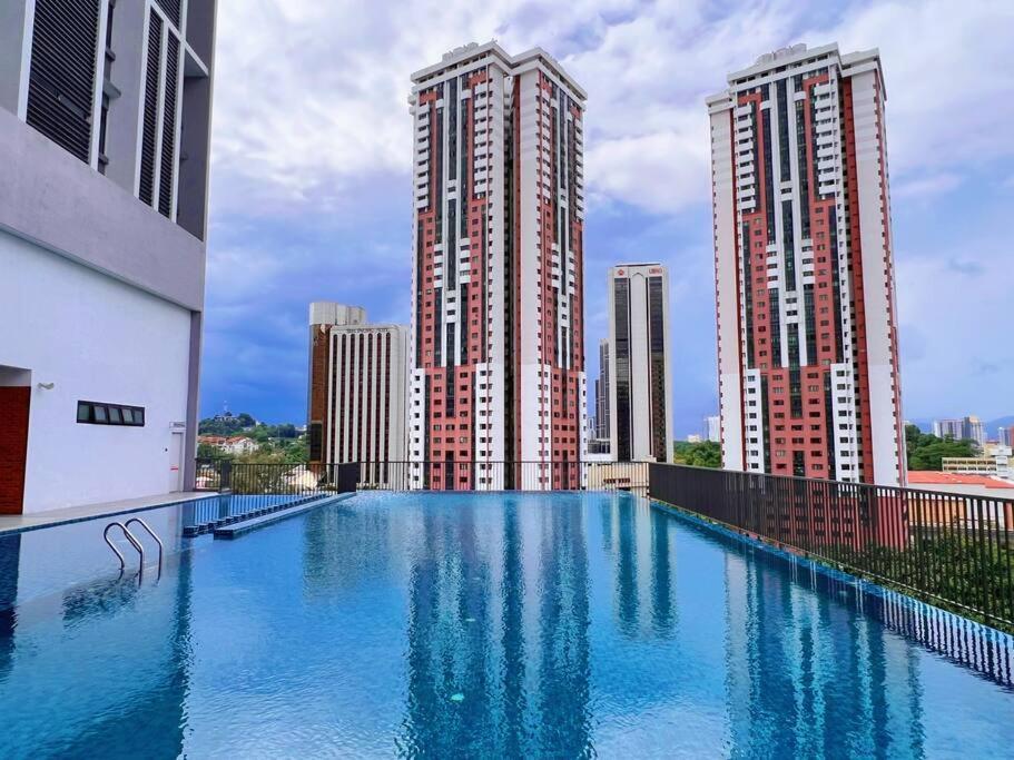 Klcc View With Balcony @ Chambers, Kl Near Lrt Pwtc & Sunway Putra Mall * Kuala Lumpur
